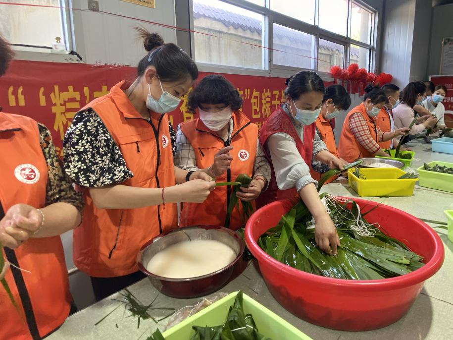 1687229051100087312.png 青口供電所黨支部聯(lián)合生產(chǎn)生活服務(wù)中心分會、黃沙坨社區(qū),共同舉辦“悠悠艾草香 濃濃端午情”系列活動(dòng)。.png